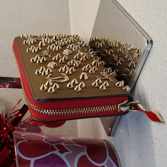 CHRISTIAN LOUBOUTIN studded gold leather wallet - Picture 4 of 12